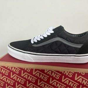 Like New! Vans Old Skool Men size 9
